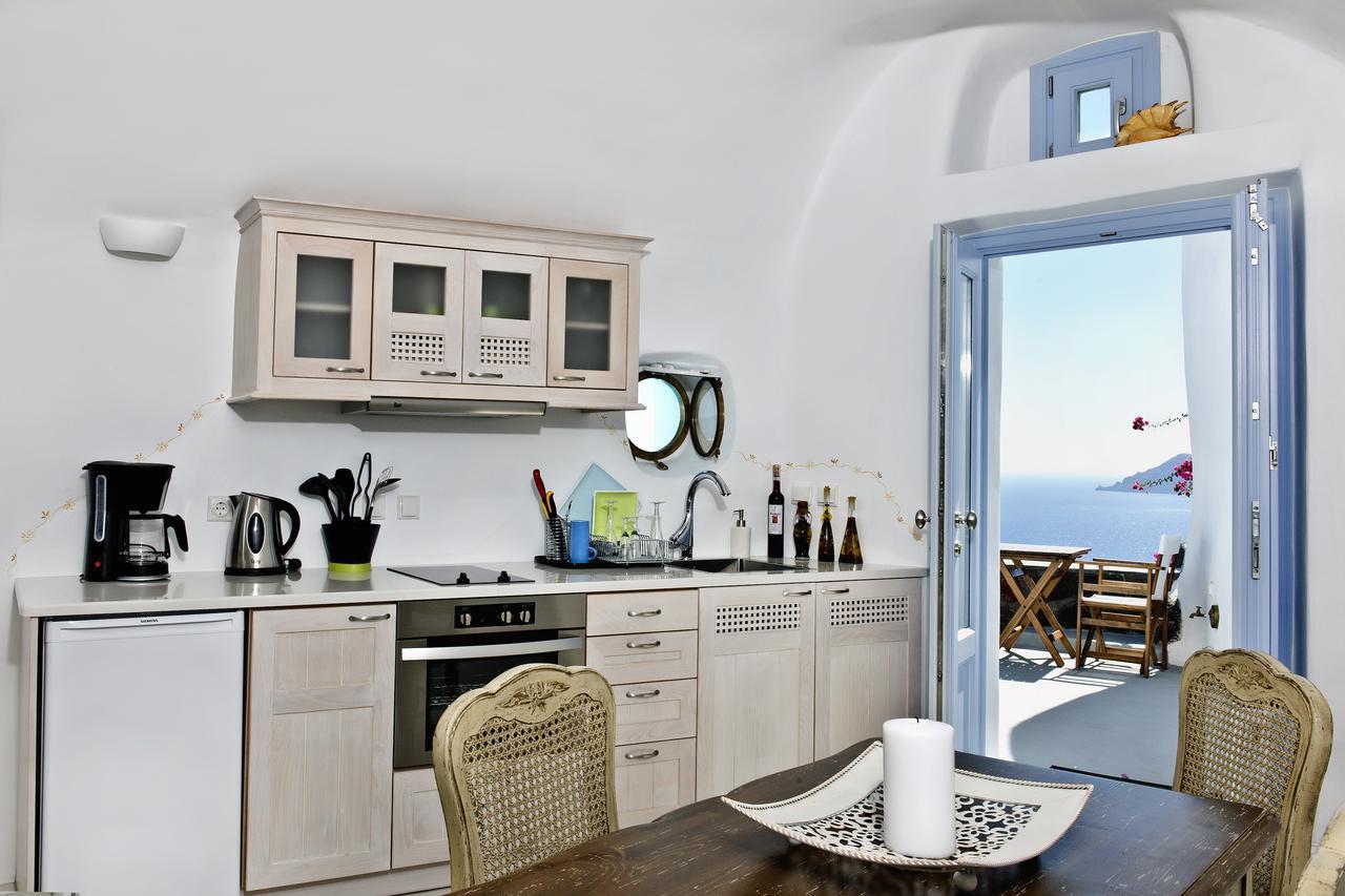 Anemomilos Oia Room photo